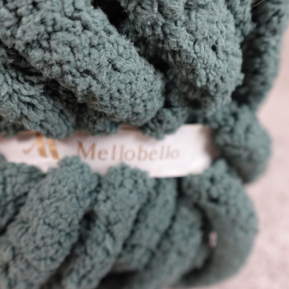 Mellobello Dark Green Super Chunky Yarn 8 oz Jumbo Chenille Soft Crafting Skein - Picture 2 of 3